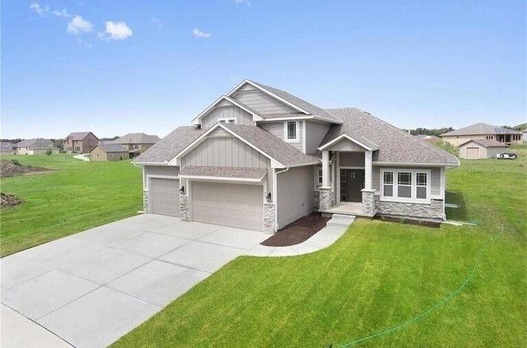 Primary Photo - 516 SE Linden Dr