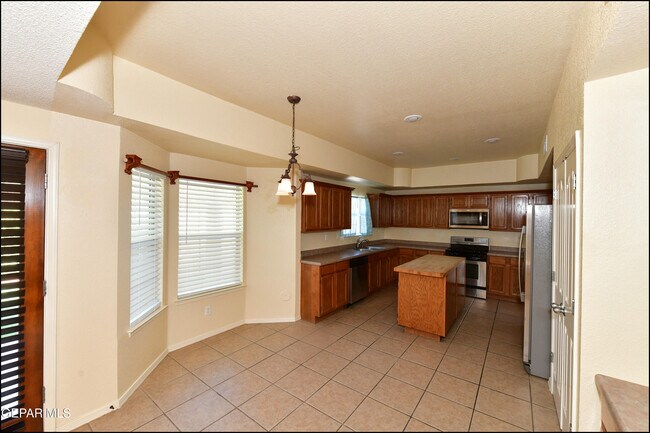 Building Photo - 14157 Robert Ituarte Dr