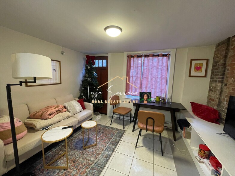 Building Photo - 22 Sussex St