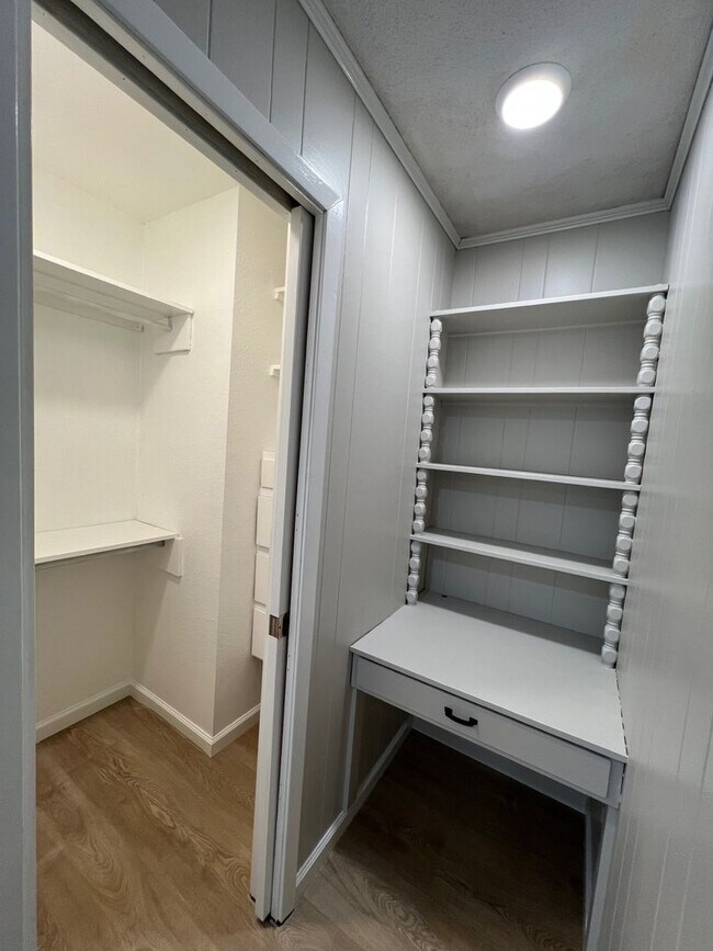 Building Photo - 9240-9250 Lockhart Rd