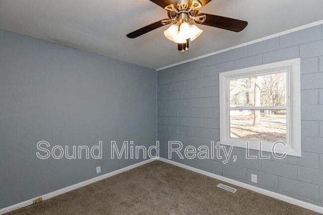 Building Photo - 717 Woodland Rd