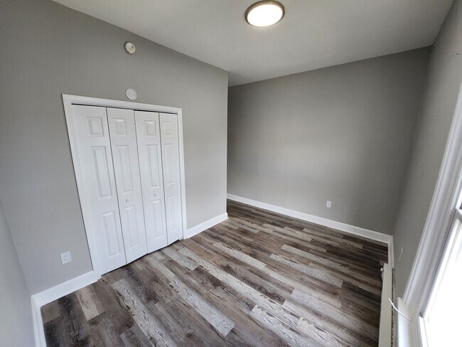 Building Photo - 818 Walnut St