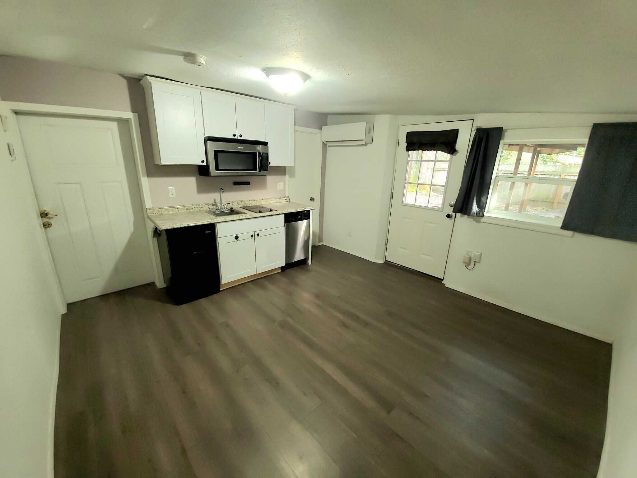 Studio - 4720 SE 52nd Ave