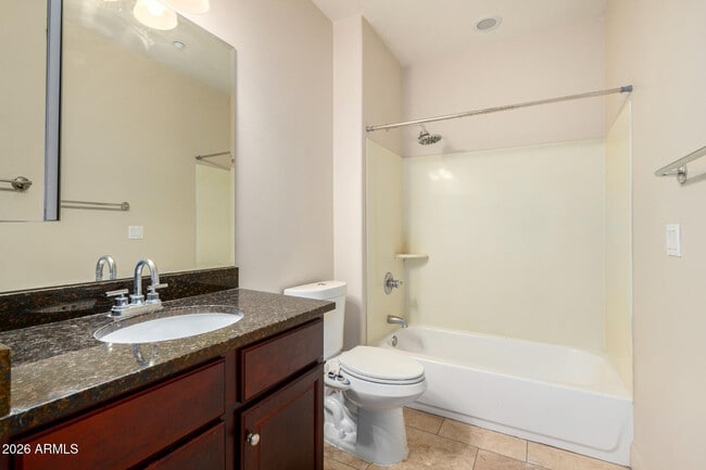 Building Photo - 945 E Playa Del Norte Dr