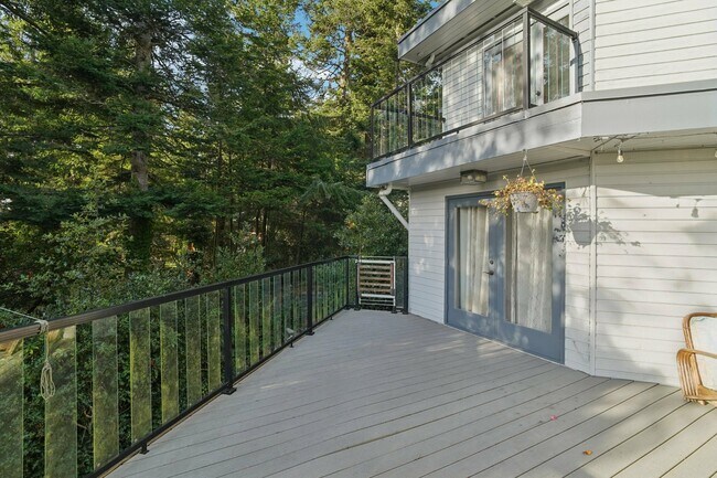 Building Photo - 5408 Sunset Ave