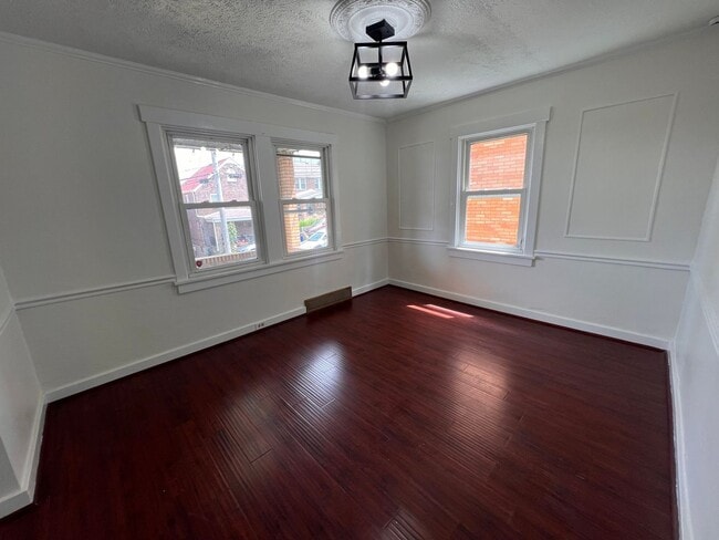 Building Photo - Pittsburgh - 4 Bedroom 2 Bathroom - Recent...