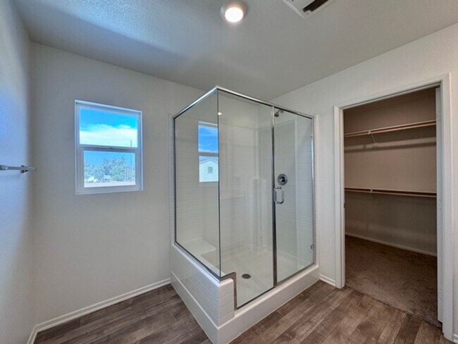 Building Photo - Newly built 4 bedroom Winchester home for ...