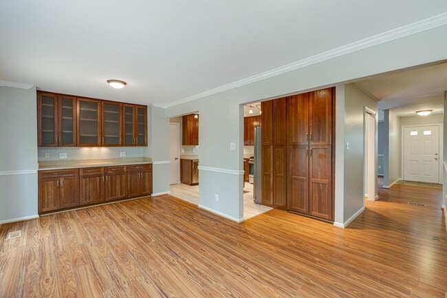 Building Photo - 3303 Spring Lake Ct