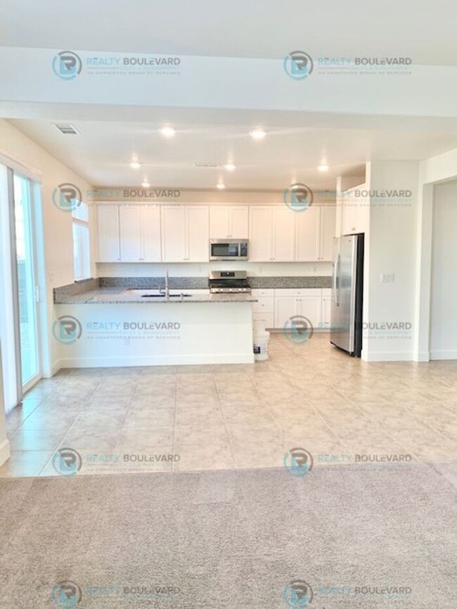 Building Photo - Half Month Free Rent! Gorgeous, 4 Bedroom ...