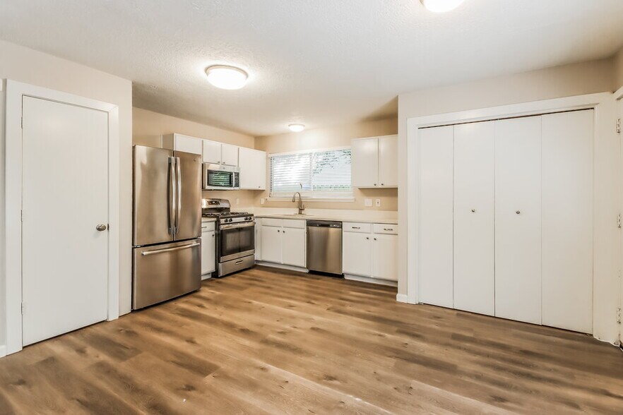 Building Photo - 18105 Red Pine Ct