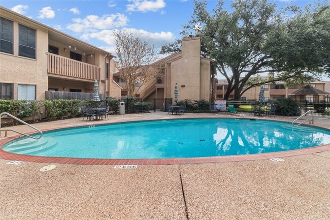 Building Photo - 5001 Lamonte Ln