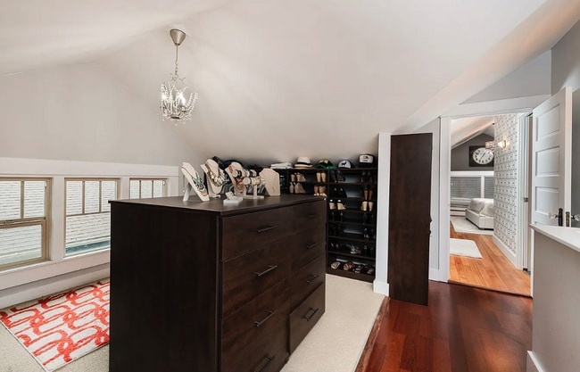 Building Photo - Beautiful Irvington Bungalow (3 Bed, 3 Bath)