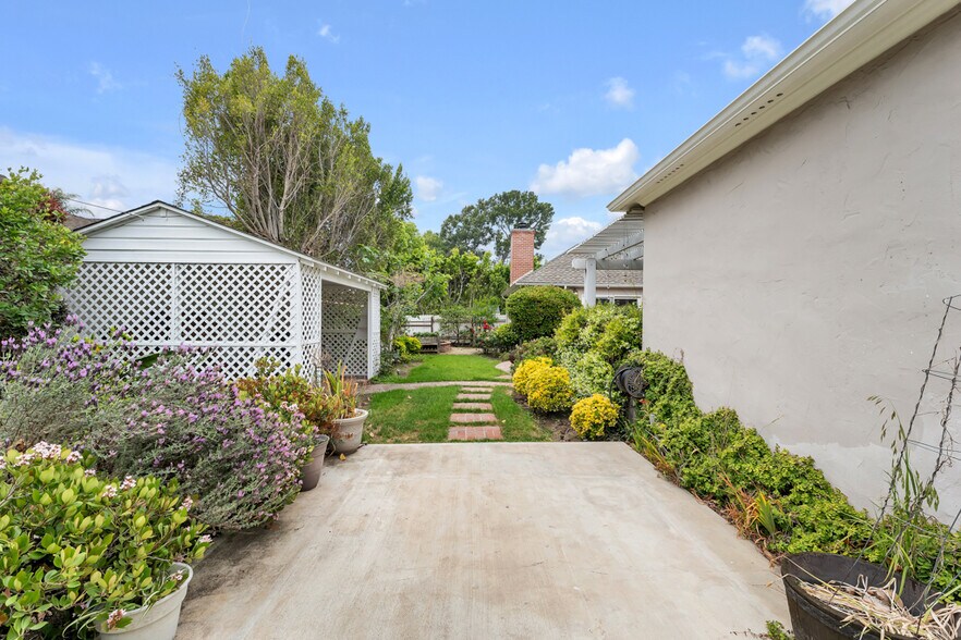 Building Photo - 4722 Forman Ave
