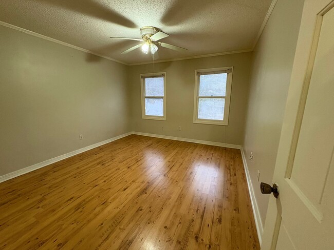 Building Photo - 3 Bed/2.5 Bath in Brookwood Subdivision