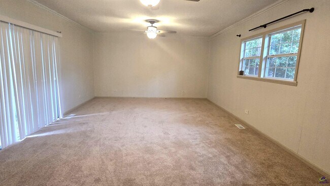 Building Photo - 204 Springdale Dr