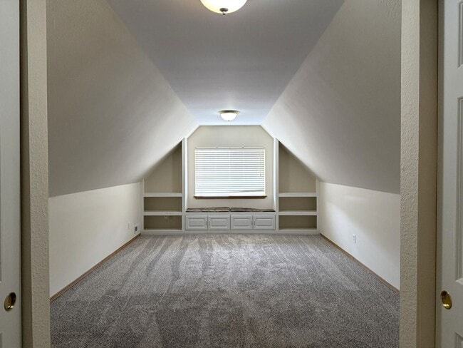 Building Photo - Newly Updated Lake Stevens Home - Avail 8/15!