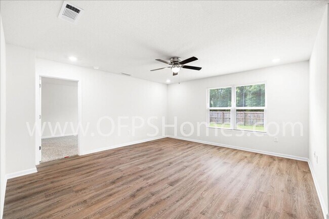 Building Photo - Home in Redstone Commons