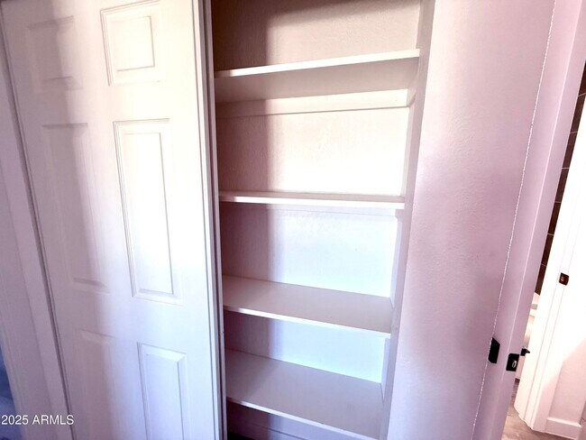 Building Photo - 1009 E Chipman Rd