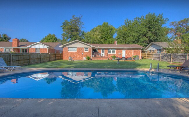 Building Photo - 3-Bed Midtown Home, Large Fenced Yard With Pool