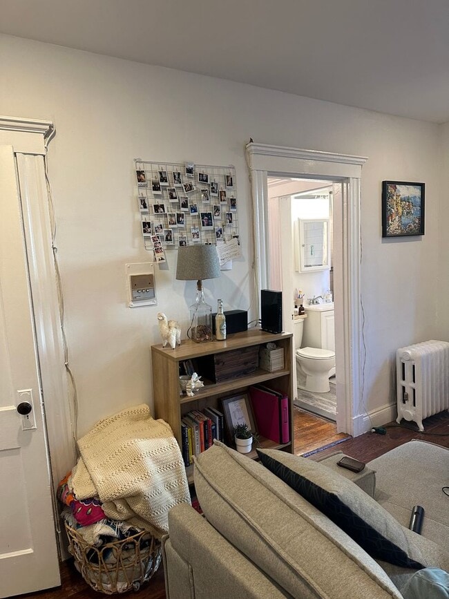 Building Photo - Don't miss out on this amazing deal!