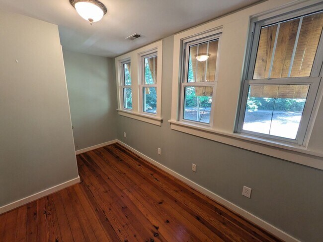 Building Photo - 1540 Yadkinville Rd