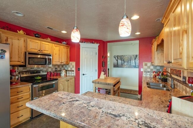 Building Photo - 728 Obsidian Dr