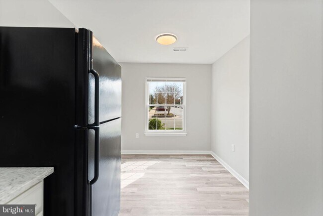 Building Photo - 57 Adams Dr NE