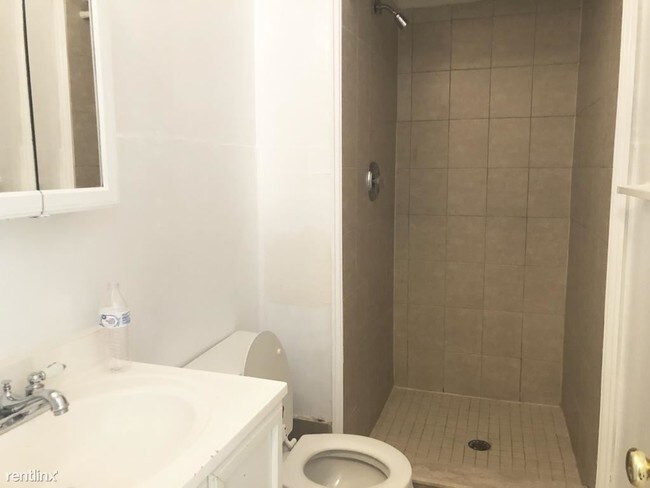 Building Photo - 3 br, 2 bath House - 1225 Queen St