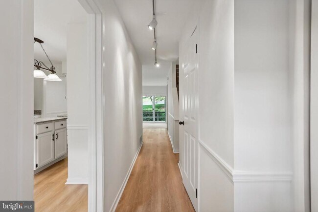 Building Photo - 3202 Eaton Ct