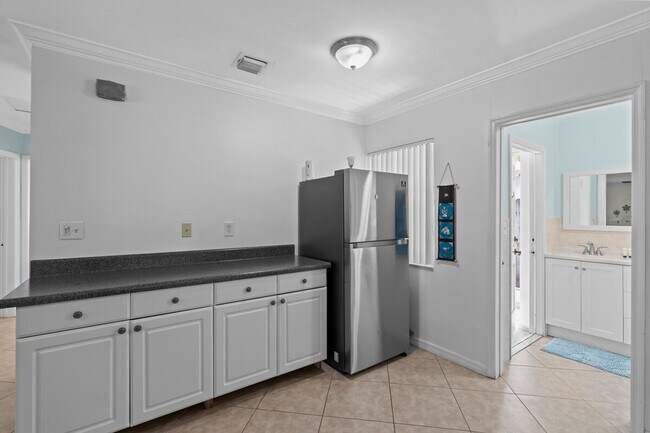 Building Photo - 311 SW 8th St