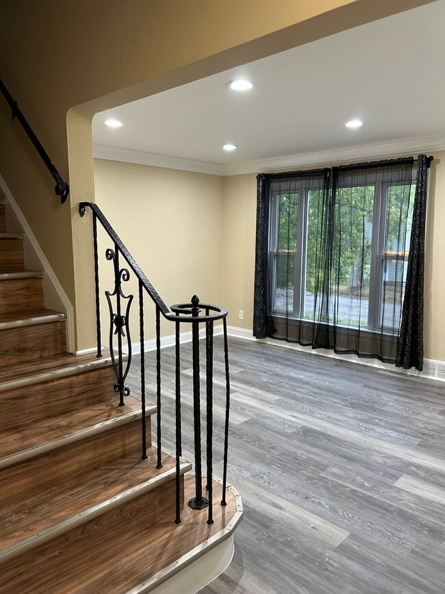Building Photo - 3 Bedroom 1 bath home for lease in Maple H...