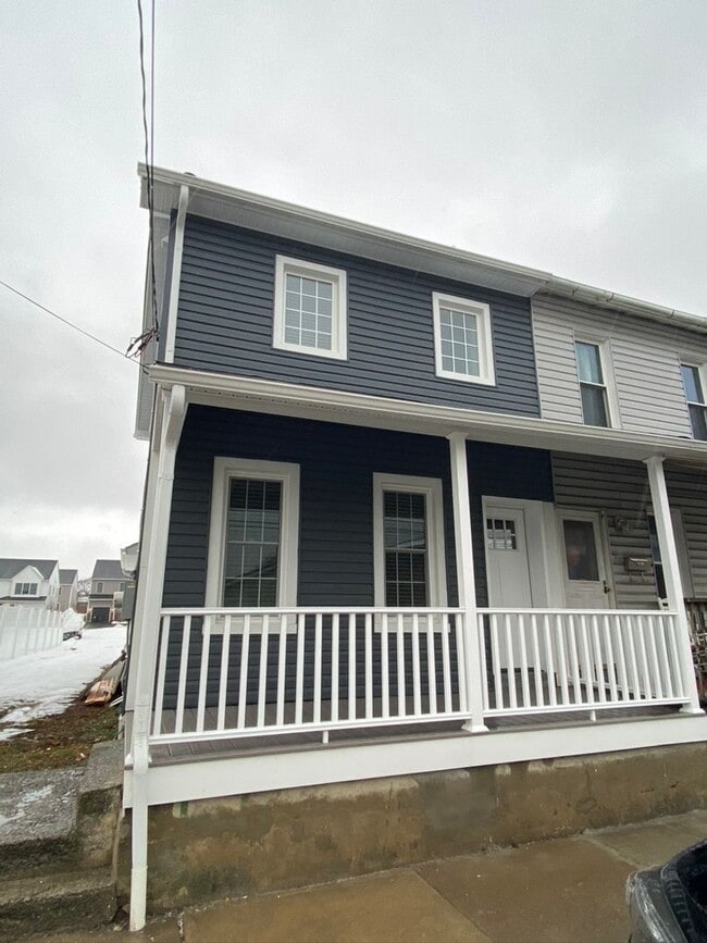 Building Photo - Awesome 3 bedroom 1.5 Bath Home in Emmaus