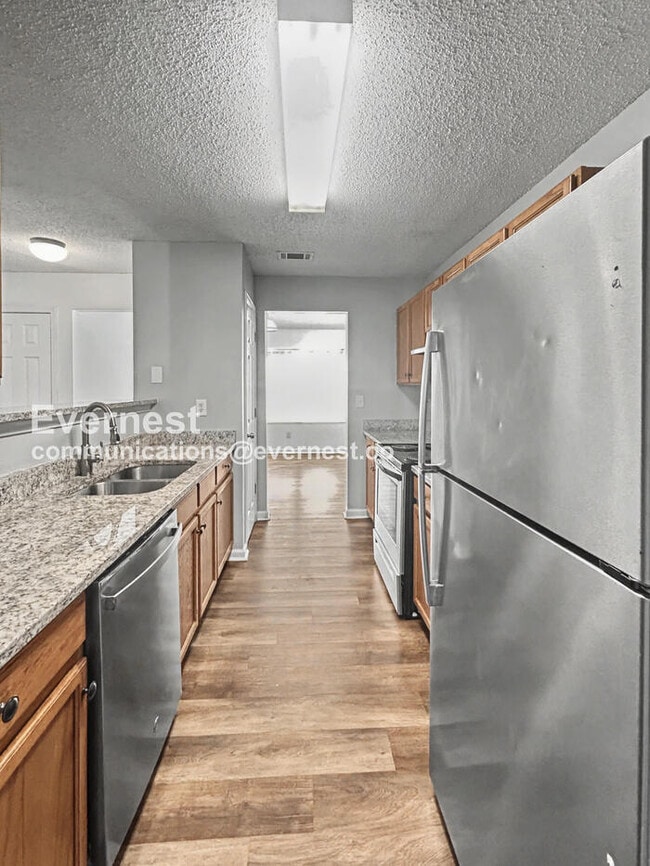 Building Photo - Spacious Home with Garage and Modern Features