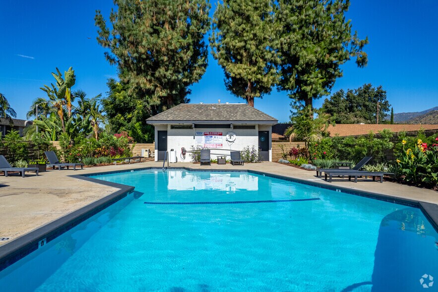 Primary Photo - 316-356 W. Meda Ave. Glendora CA. 91741