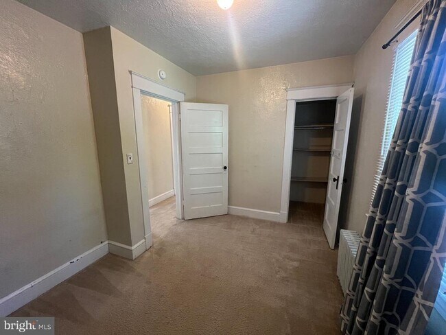 Building Photo - 813 Marye St