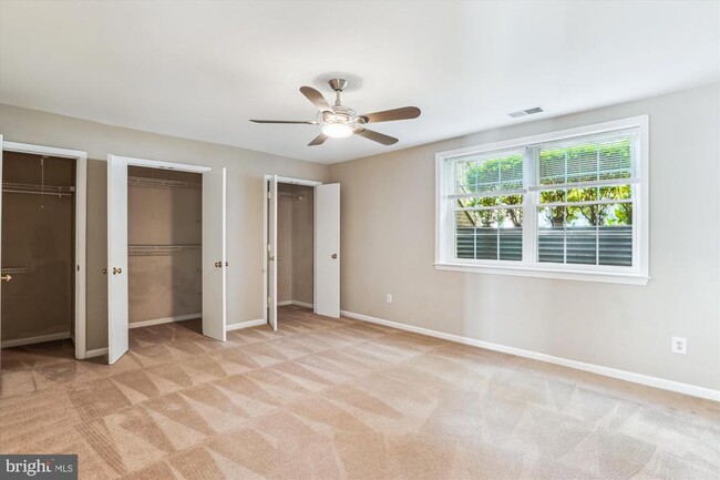 Building Photo - 102 Barnsfield Ct