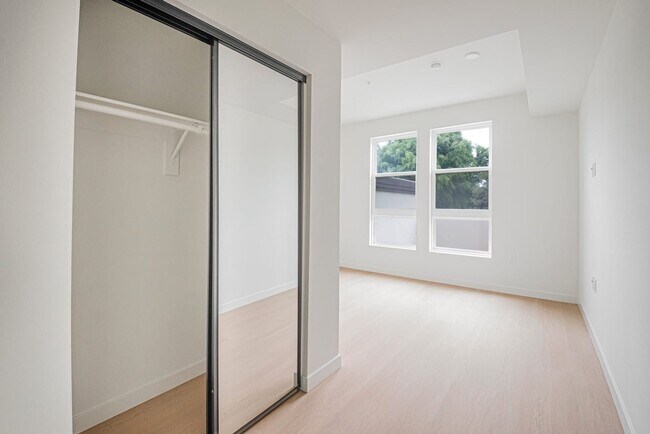 Building Photo - Welcome to the Gramercy