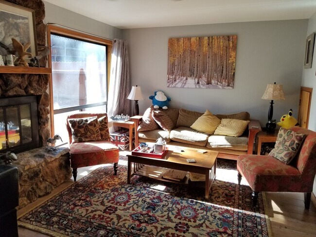 Building Photo - 2 Bed, 2.5 Bath Townhouse near NAU/CCC!! S...