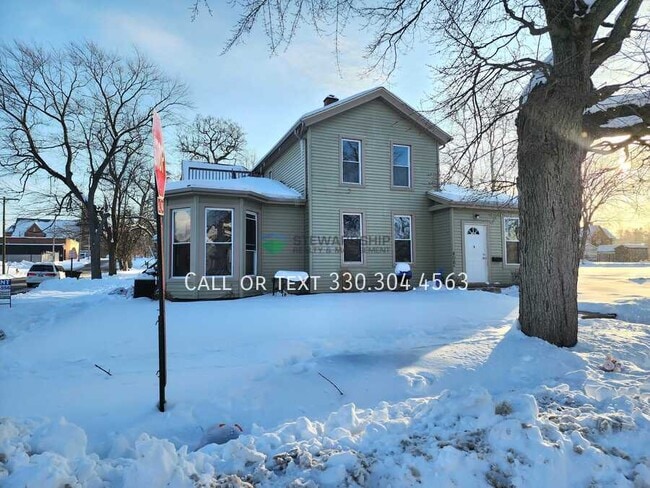 Building Photo - 406 1st St SE