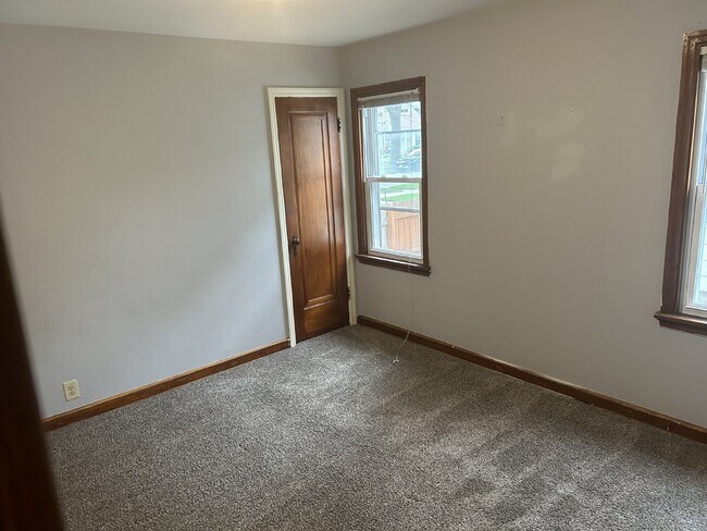 Building Photo - Off market unit for applications only.