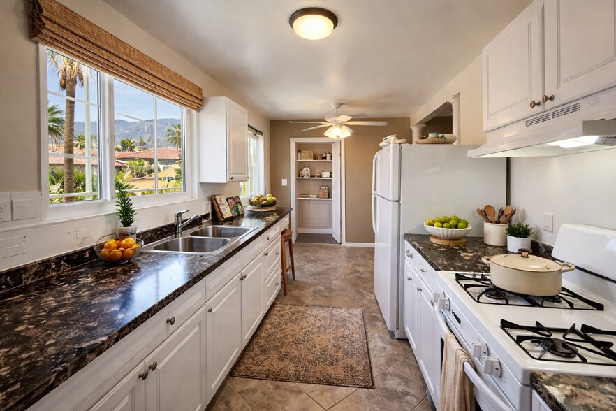 Building Photo - 37188 Melrose Dr