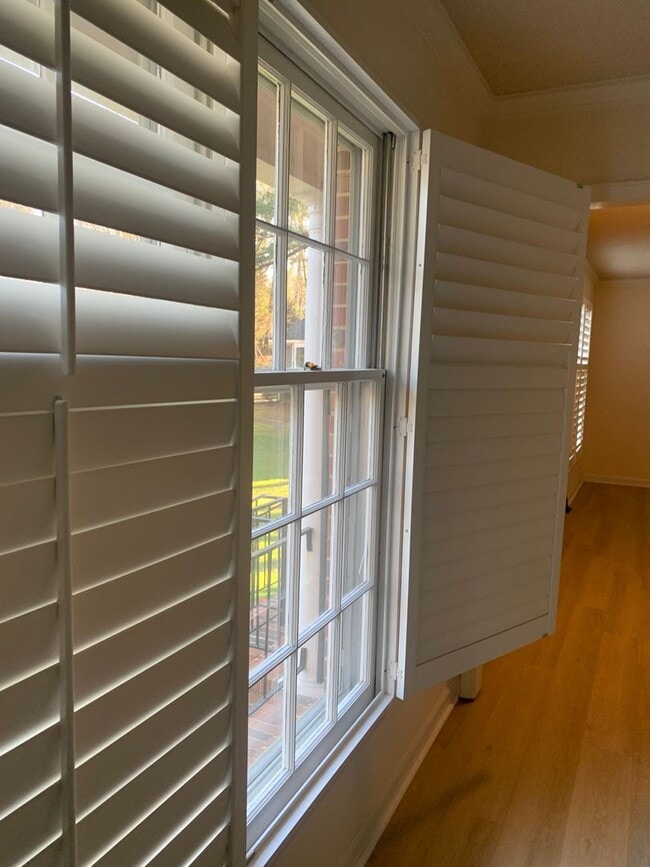 Building Photo - NORTH HILLS CHARMER--2 STORY--DOWNSTAIRS BEDROOM/OFFICE--FORMAL AREAS-LAUNDRY/MUD AREA-CARPORT