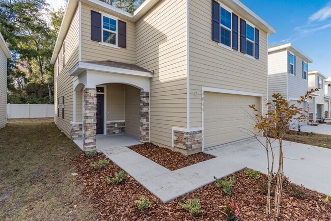 Primary Photo - Beautiful 4 Bed, 2.5 Bath Home in the Desi...