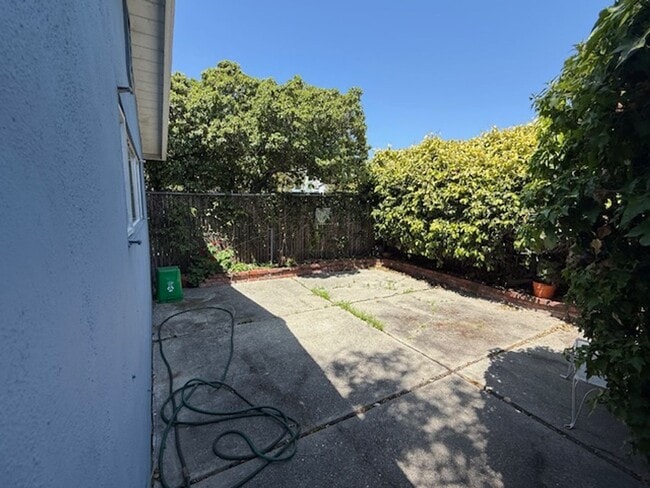 Building Photo - Central Richmond 2-Bedroom Home Near City ...