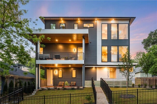 Building Photo - 1007 Manigault St SE