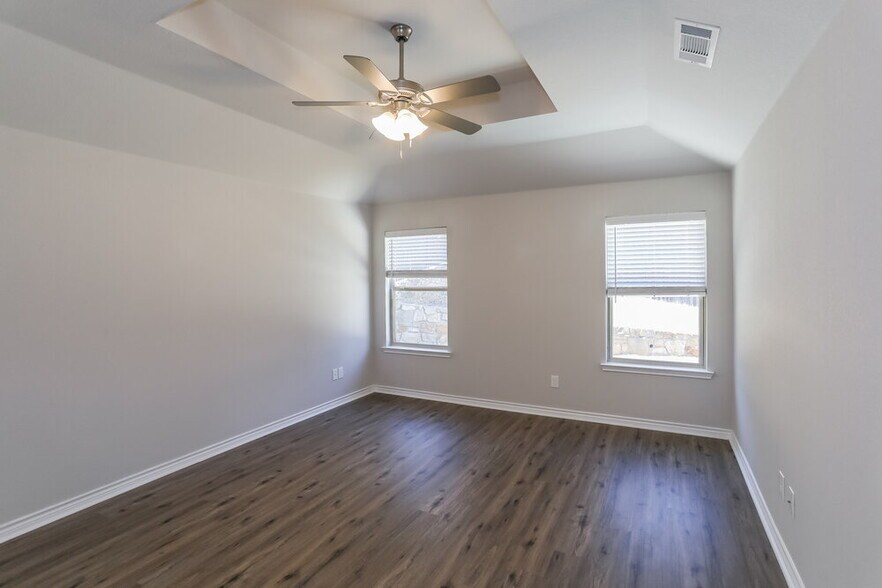 Building Photo - 120 Wilson Cliff Dr