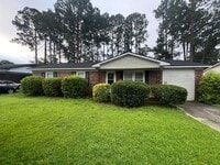 Building Photo - 3 BEDROOM MADE FOR YOU - Available for Mov...