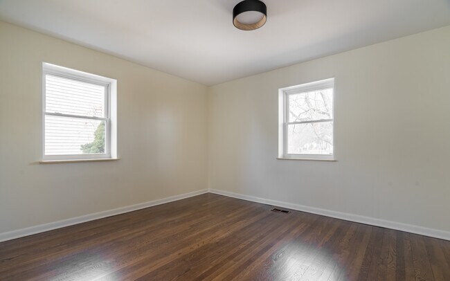 Building Photo - 83 W Drahner Rd
