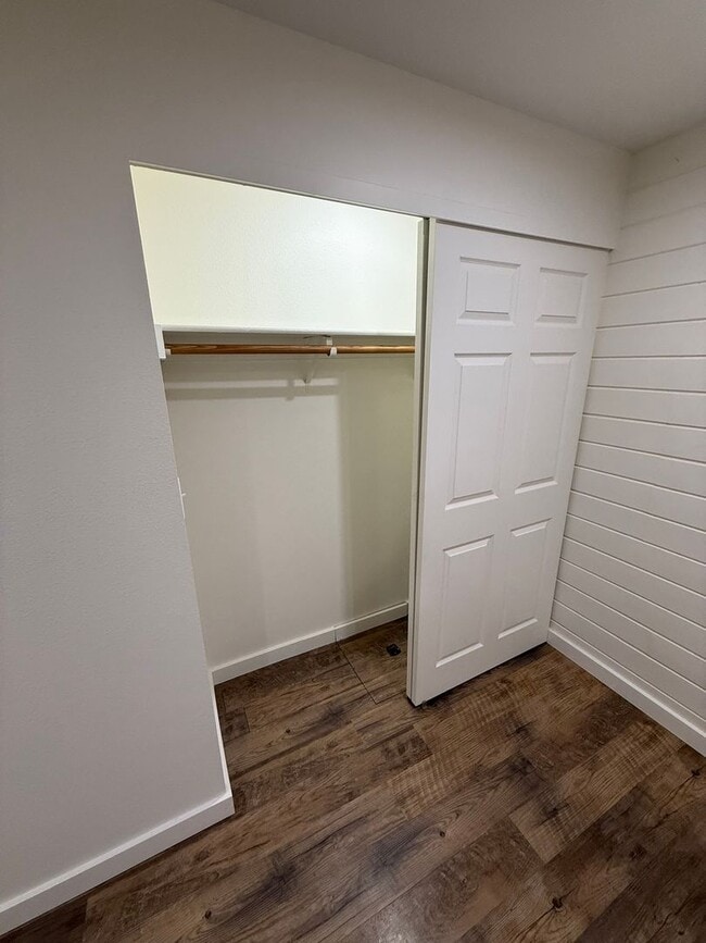 Building Photo - Updated Three Bedroom Home in South Salem