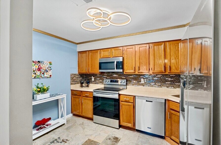 Immaculate kitchen - 8707 Grasmere Ct